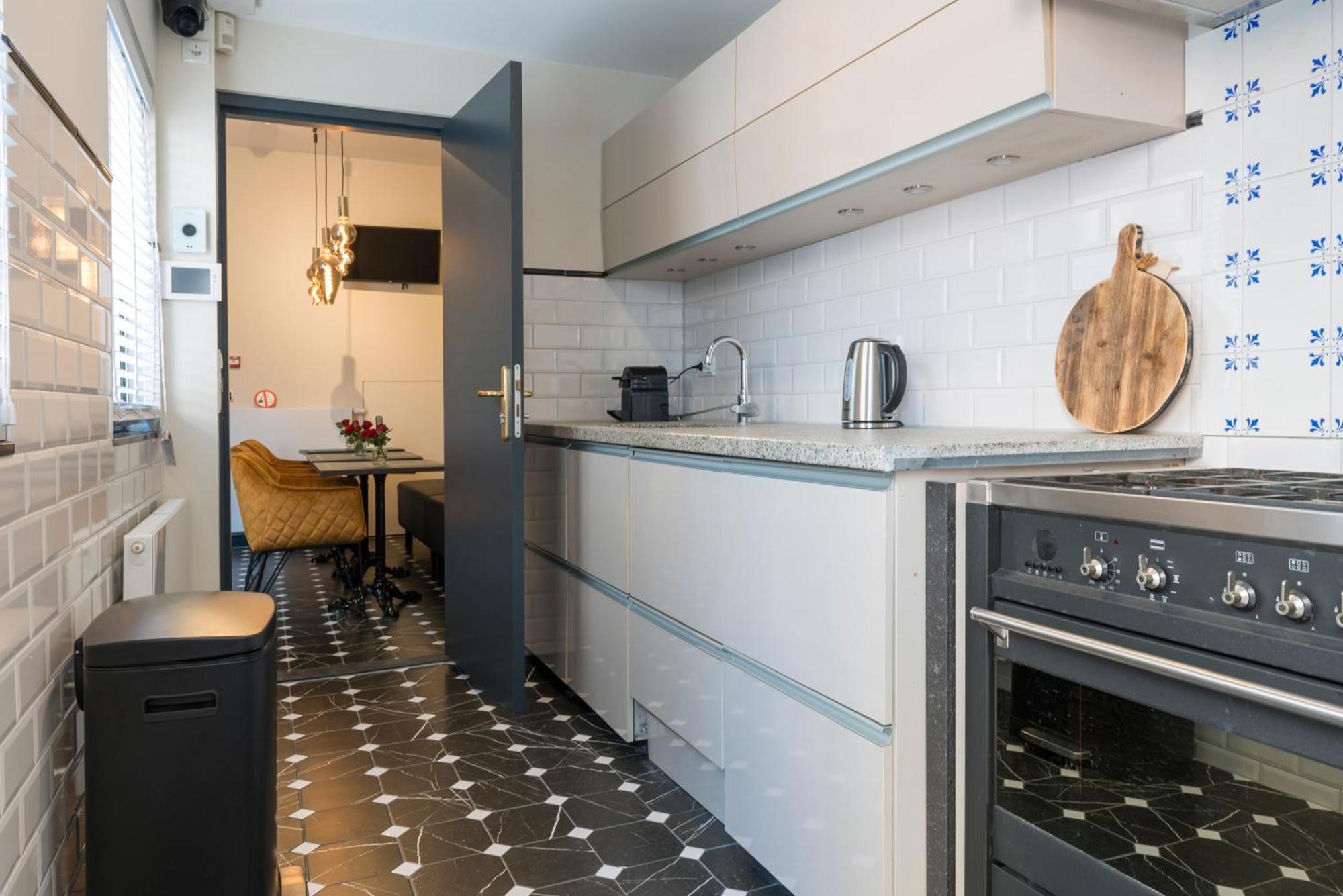 Petite Room With Wifi, Ac, And Shared Kitchen Tilburg Exterior photo