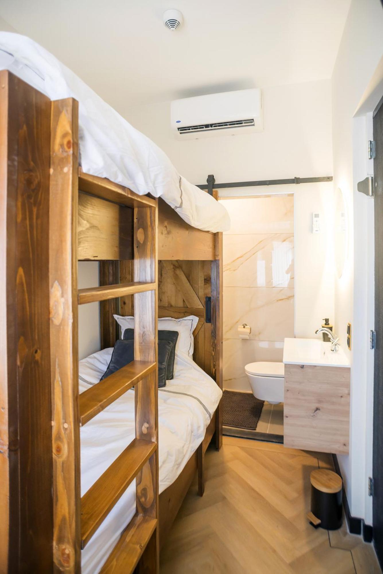 Petite Room With Wifi, Ac, And Shared Kitchen Tilburg Exterior photo