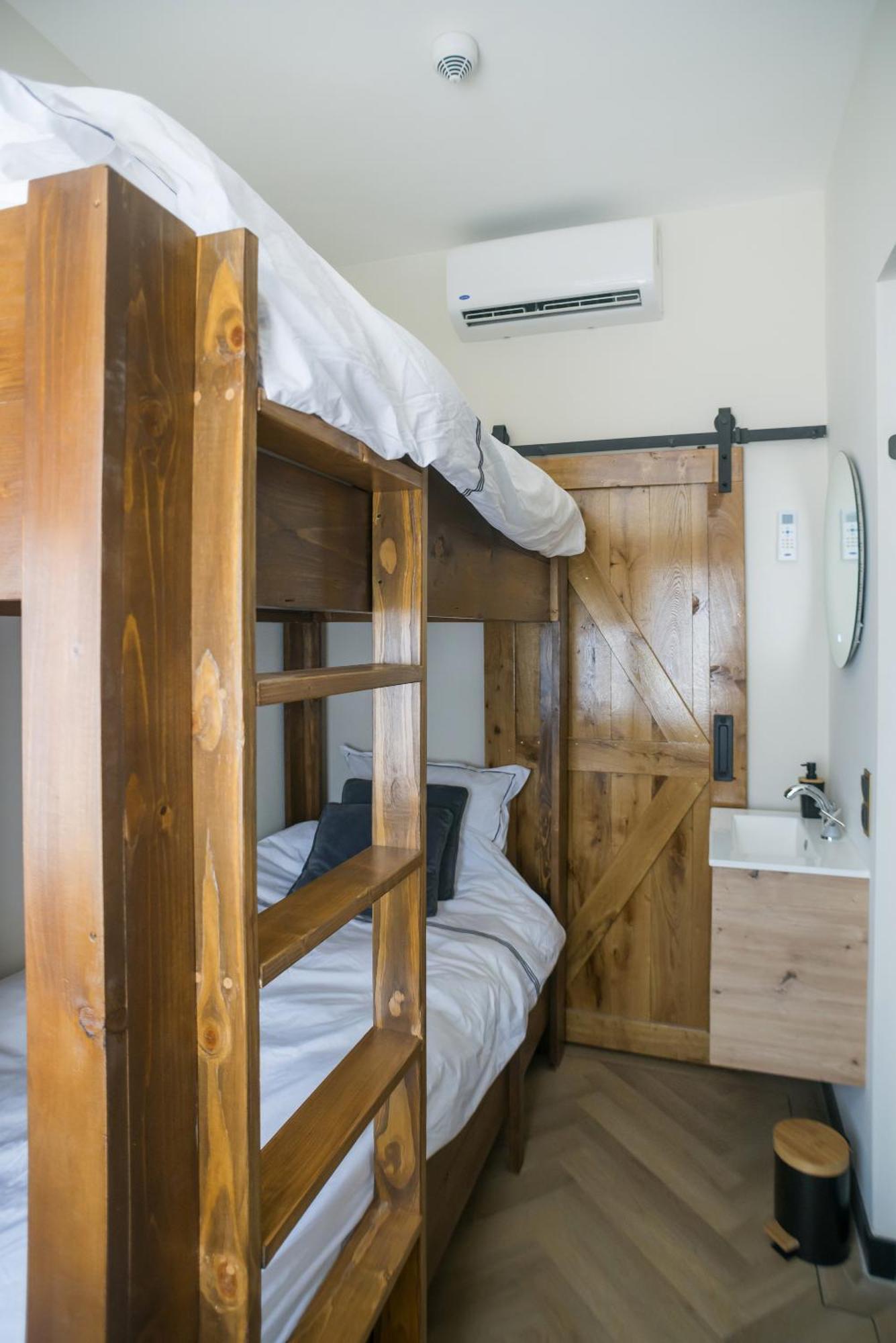 Petite Room With Wifi, Ac, And Shared Kitchen Tilburg Exterior photo