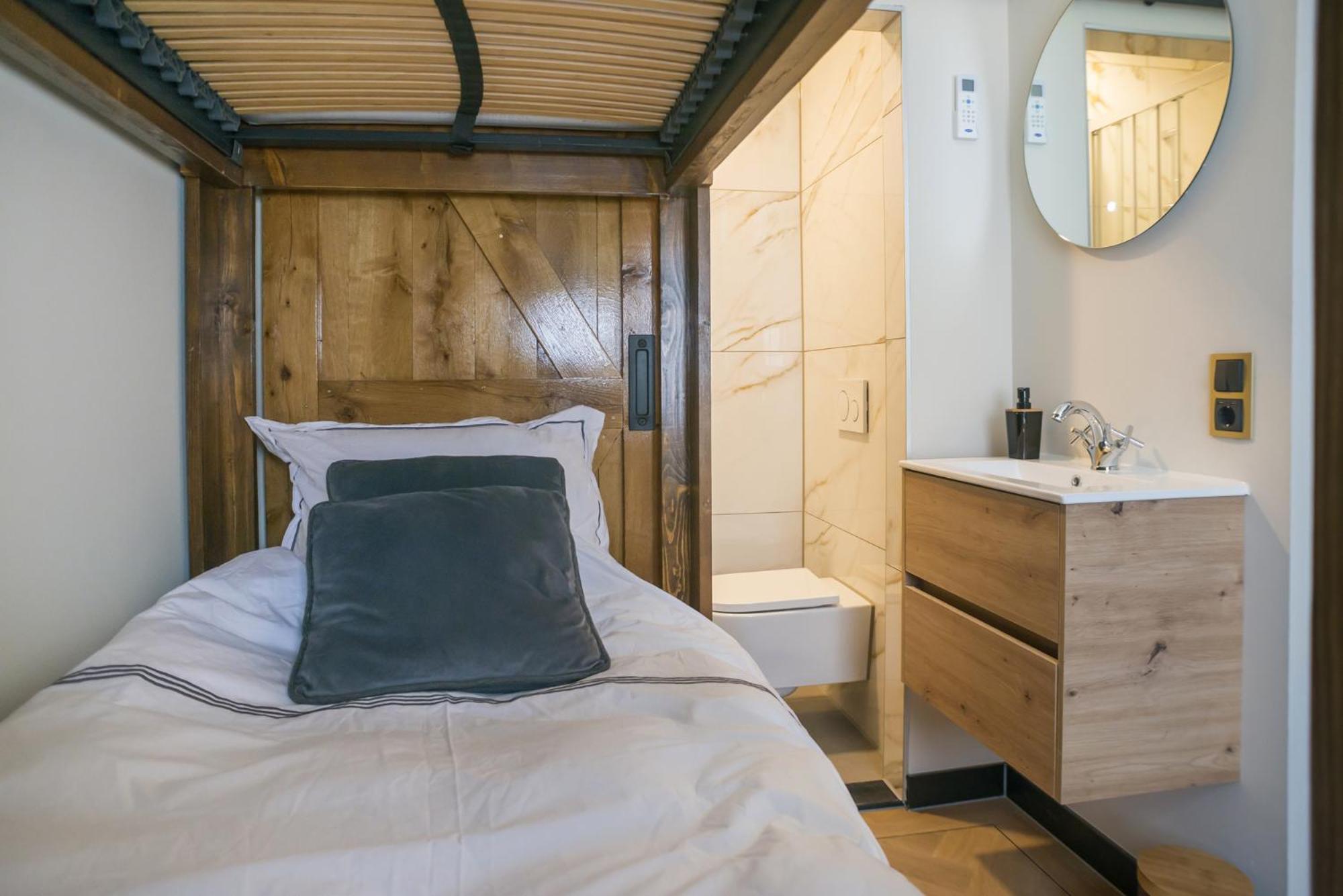 Petite Room With Wifi, Ac, And Shared Kitchen Tilburg Exterior photo
