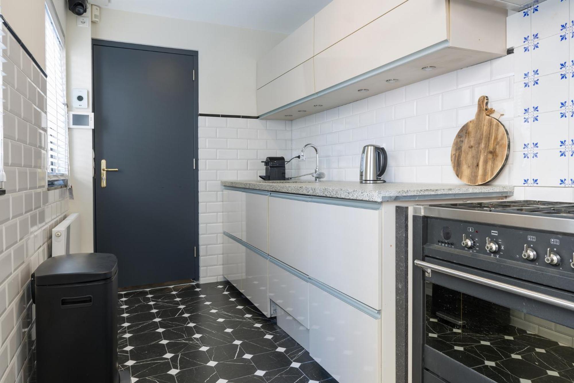 Petite Room With Wifi, Ac, And Shared Kitchen Tilburg Exterior photo