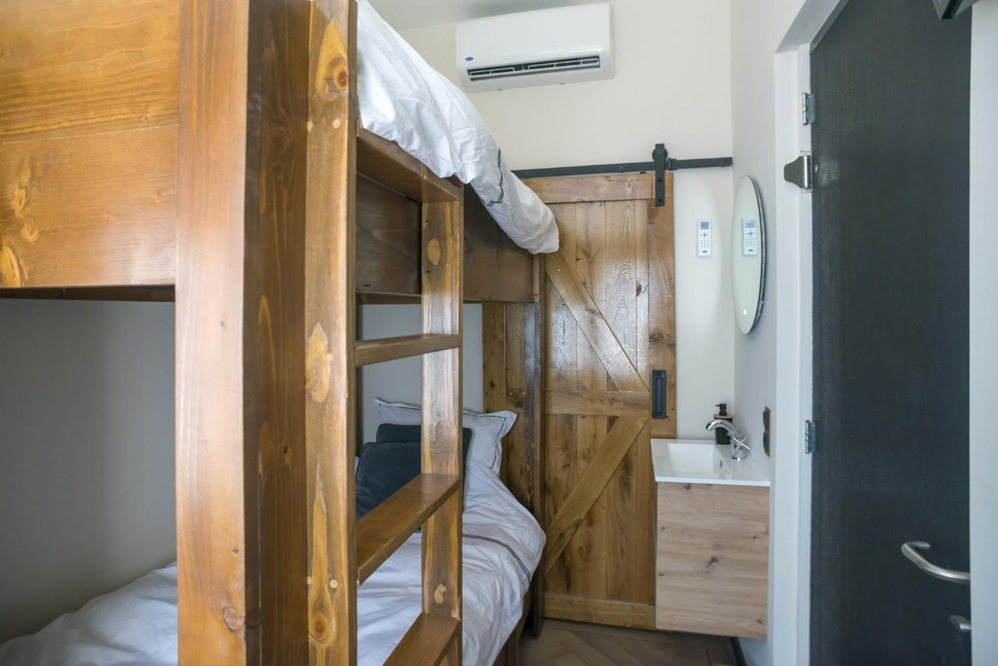 Petite Room With Wifi, Ac, And Shared Kitchen Tilburg Exterior photo